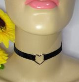 Choker Coração Vazado PRETO