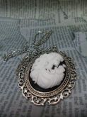 Camafeu Skull Lady Branco e Preto Níquel