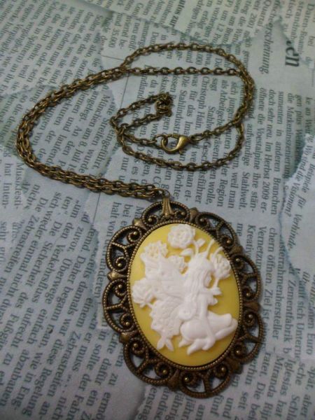 Camafeu Fada Branco e Creme Ouro Velho