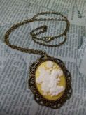 Camafeu Fada Branco e Creme Ouro Velho