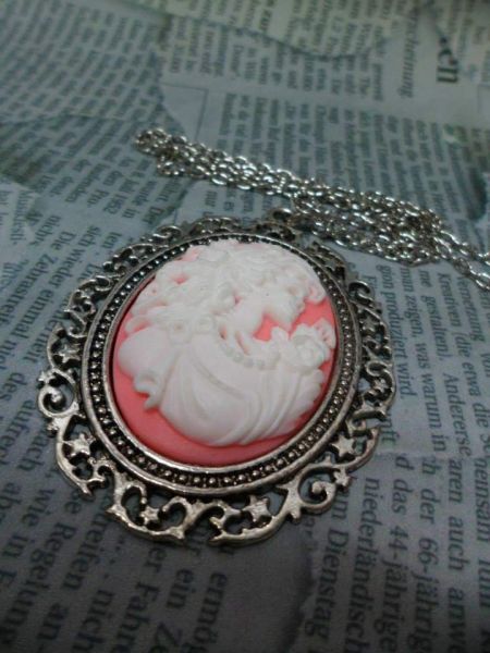Camafeu Skull Lady Branco e Rosa Níquel