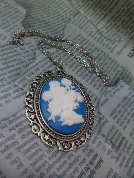 Camafeu Fada Branco e Azul Níquel